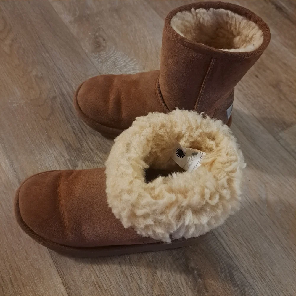 UGG Kids Chestnut Plush Shearling Boots Size 1